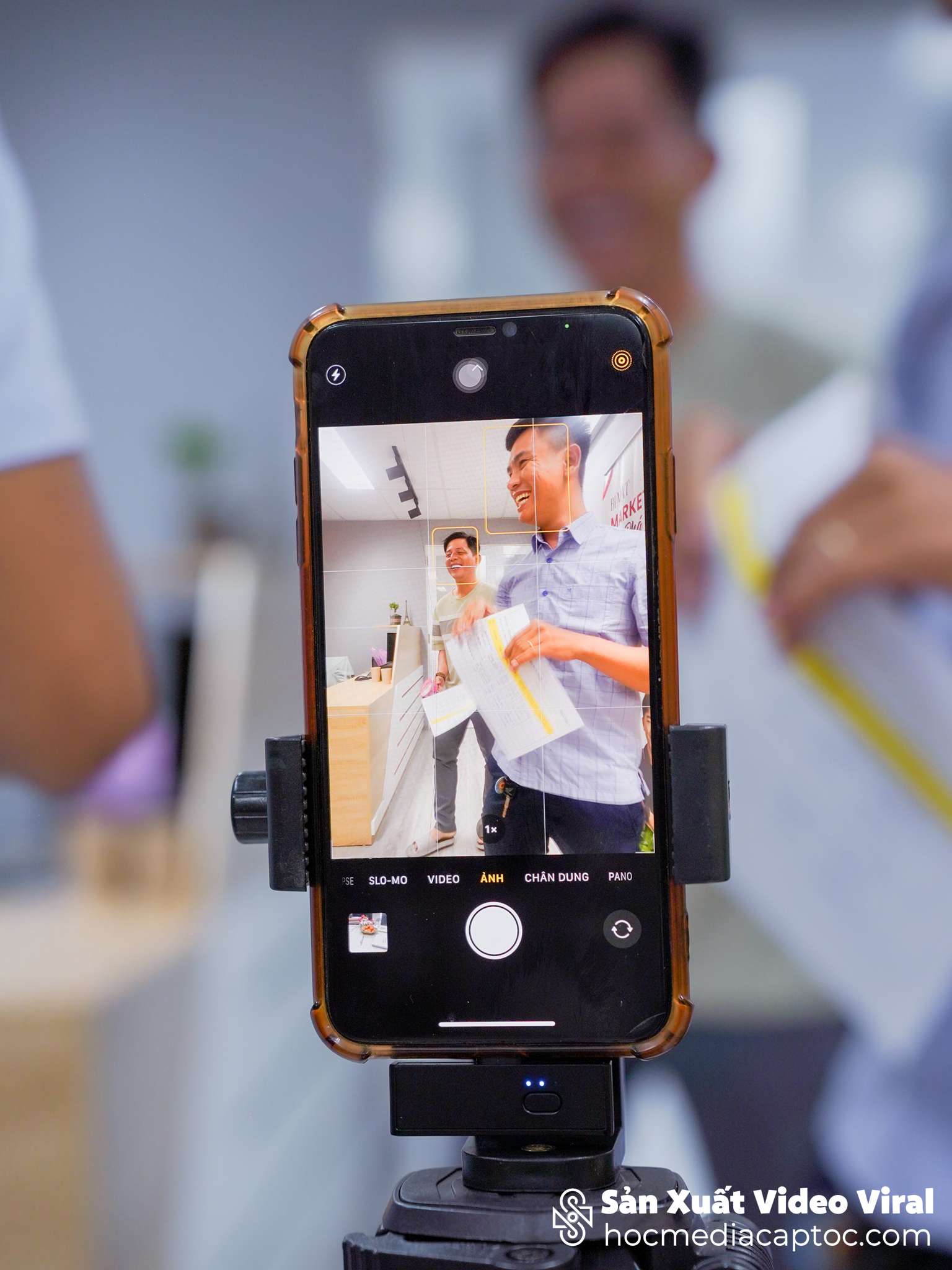 Học dựng video trên điện thoại