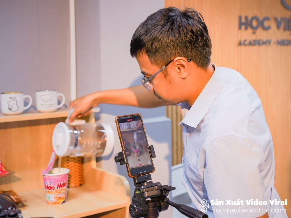 Học quay video ngoại cảnh